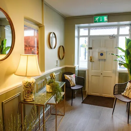 Shannon Bridge House *