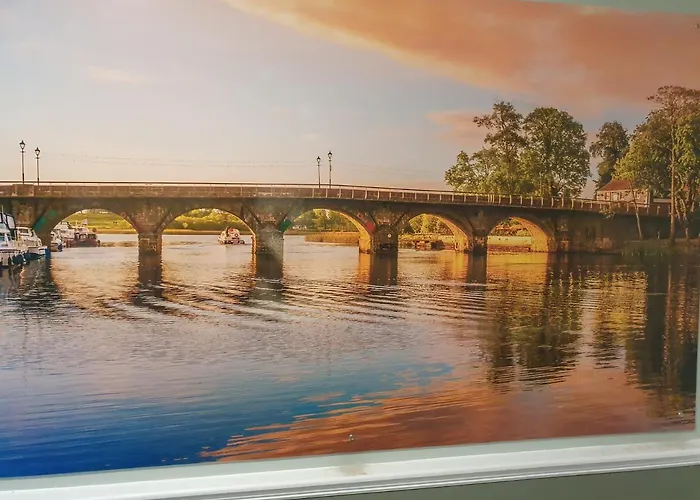 Shannon Bridge House *